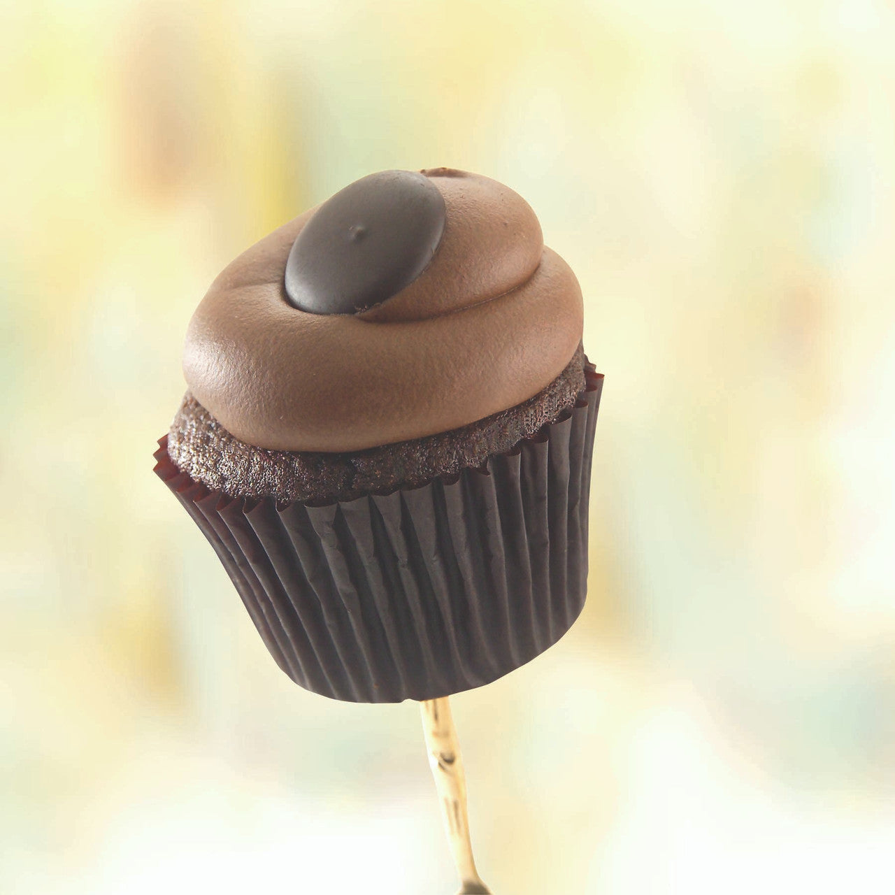 Iced Chocolate Cupcakes – 32 Count (4 Per Box, 8 Per Case)