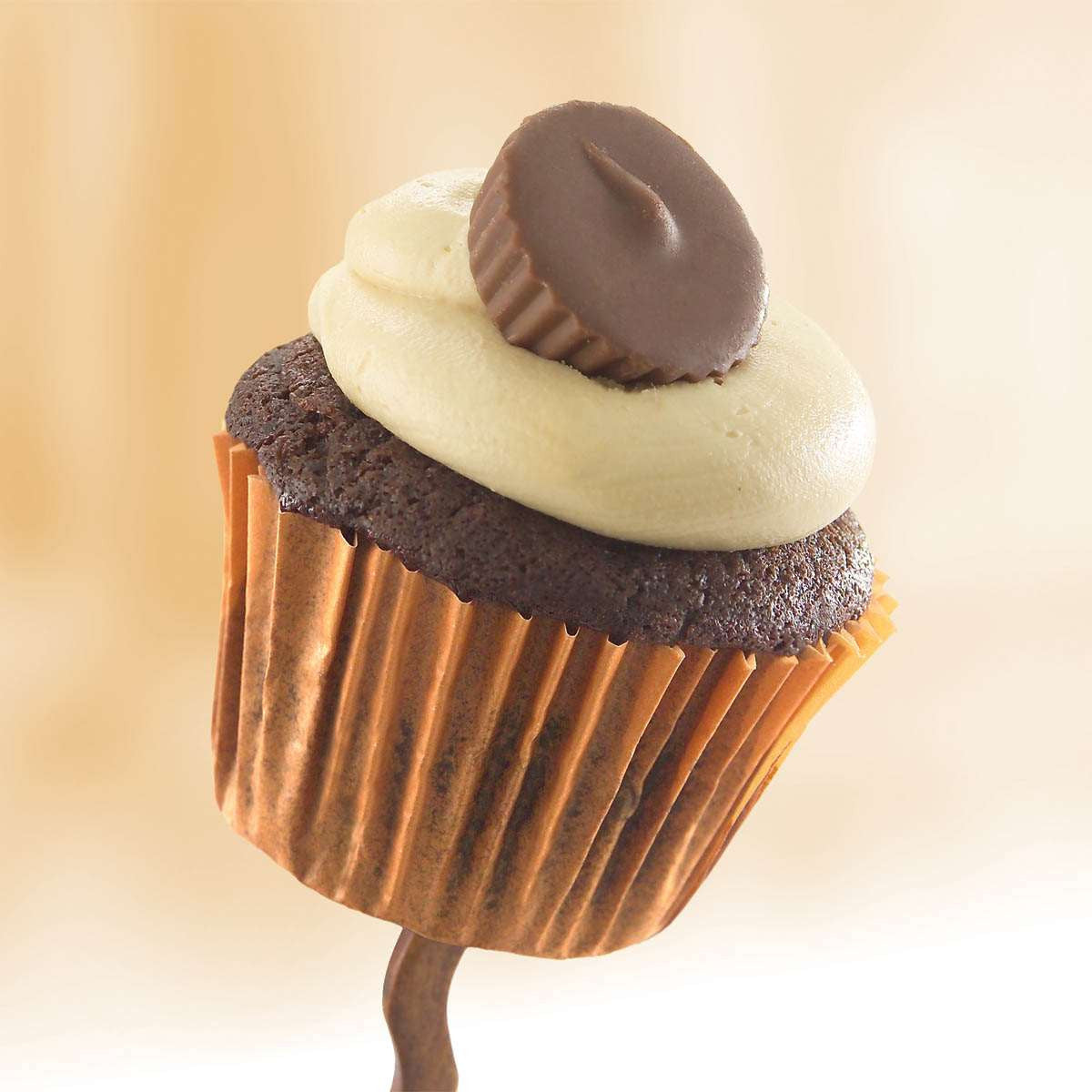Iced Peanut Butter Cupcakes – 32 Count (4 Per Box, 8 Per Case)